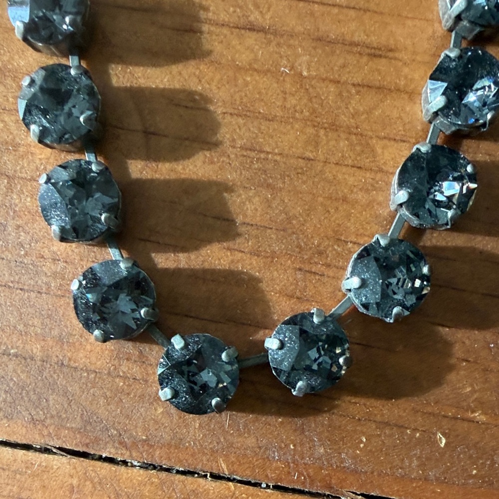 Sabika Elegant Black Crystal Necklace - Picture 3 of 3